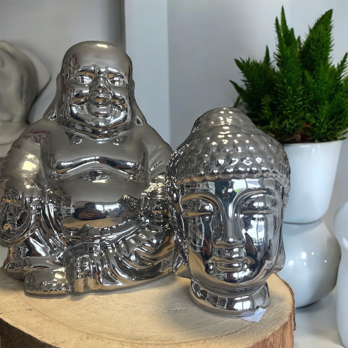 Zwei edle Buddha-Statuen in Silber – Harmonie für dein Zuhause