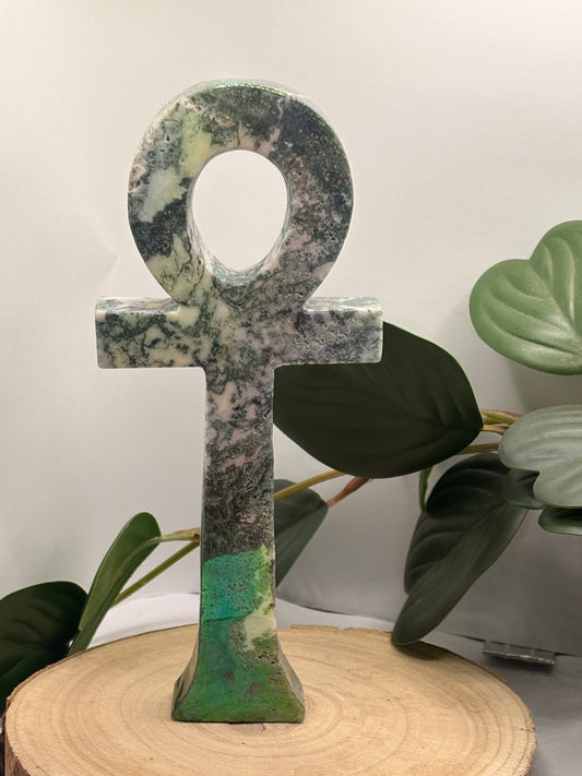 Ankh aus Moosachat mit Aura-Beschichtung (groß)