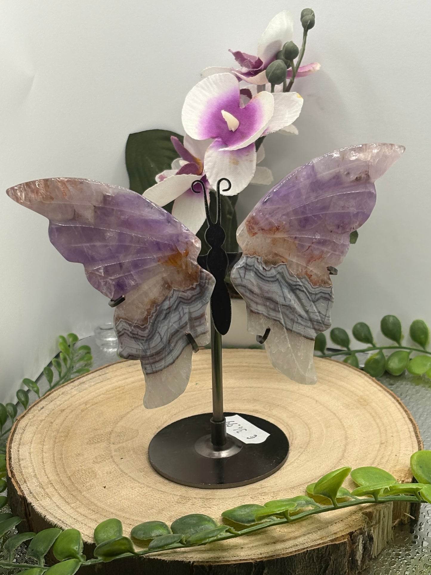 Schmetterlinge aus Mineralien auf Halterung