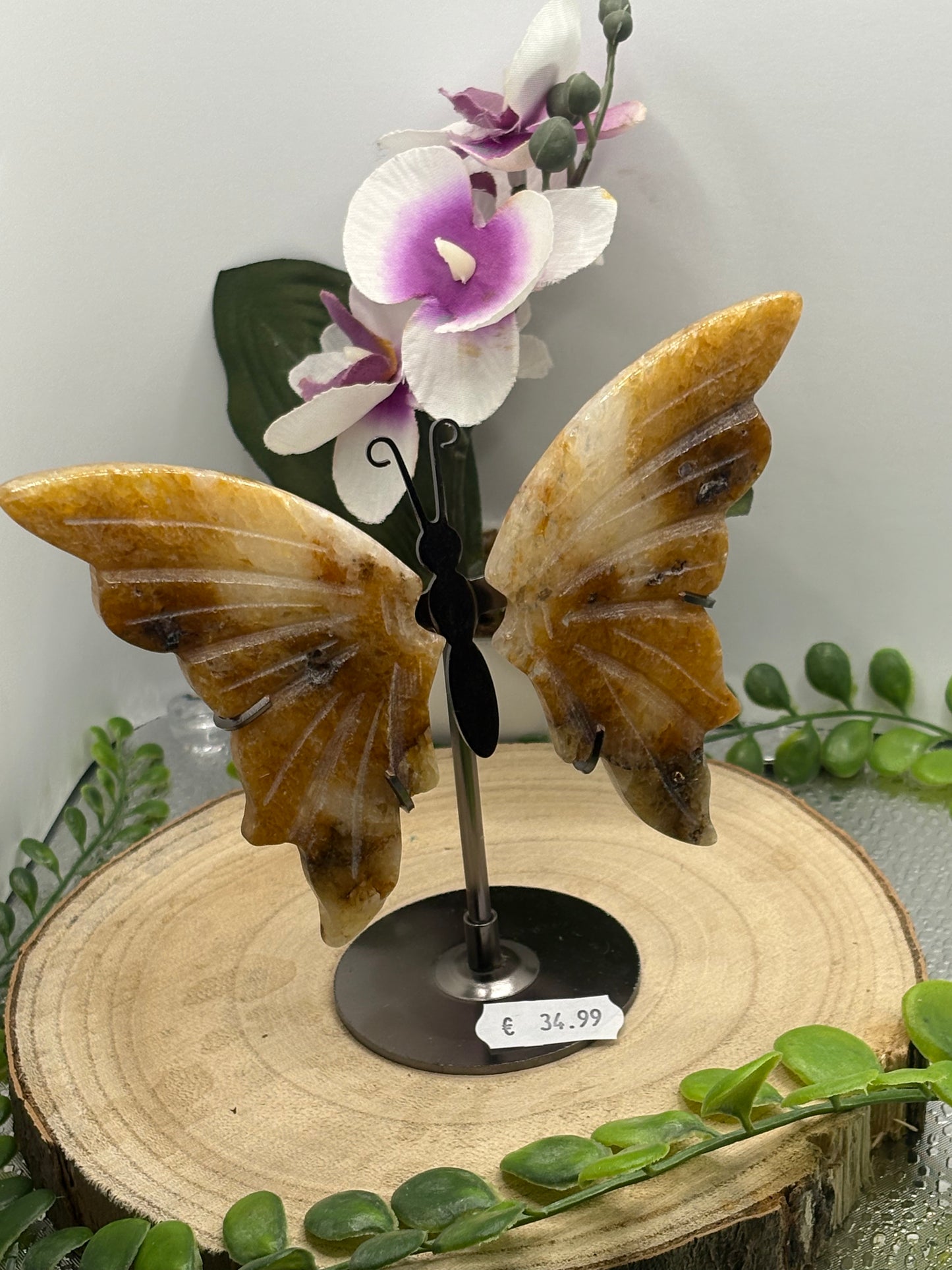 Schmetterlinge aus Mineralien auf Halterung